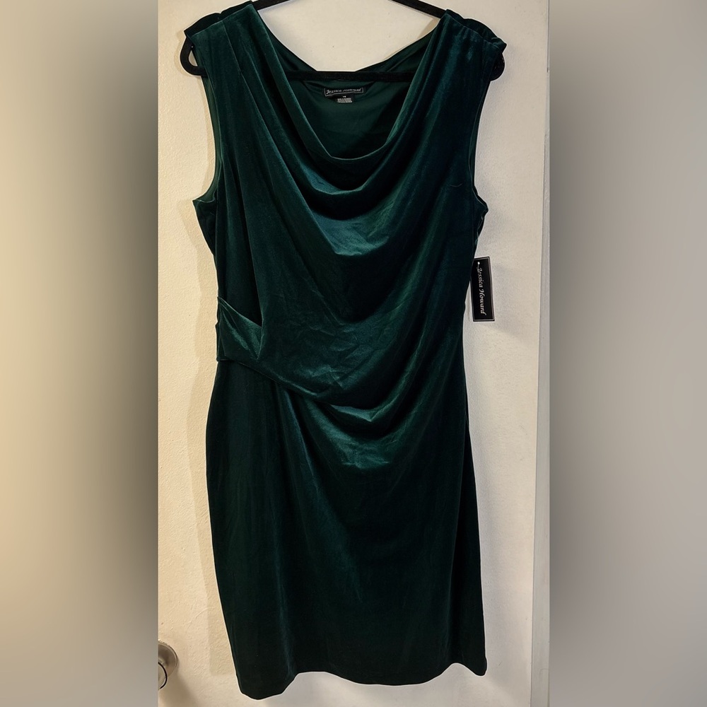 New with tags size 16 Jessica Howard Deep Green Velvet Midi Dress
